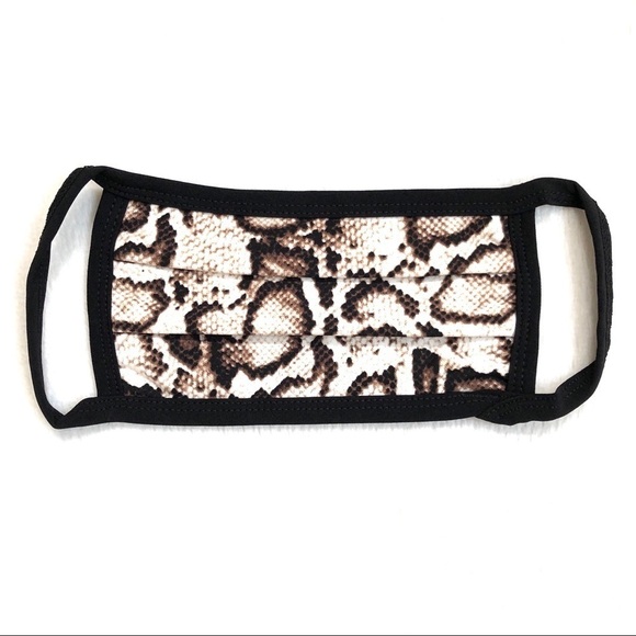 🔴 5 for $10 ONE Zenana Snakeskin Print Cotton Face Mask - Picture 3 of 6